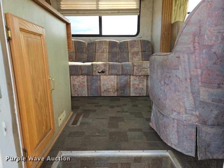 image for item EV5725 1999 Georgetown RV