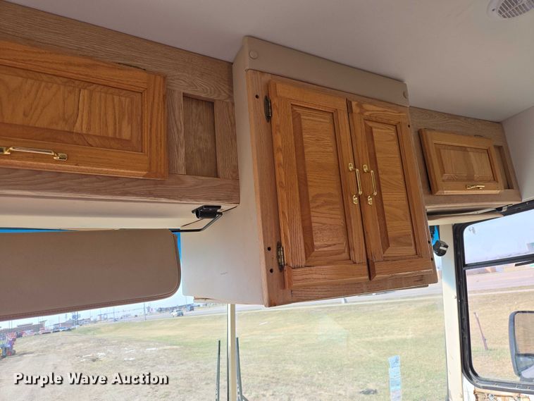 image for item EV5725 1999 Georgetown RV