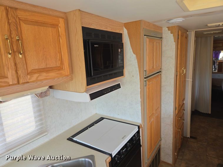 image for item EV5725 1999 Georgetown RV