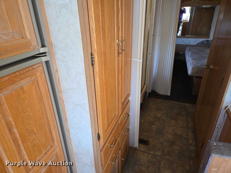 image for item EV5725 1999 Georgetown RV