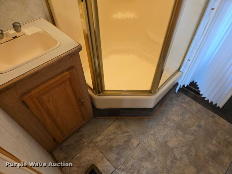 image for item EV5725 1999 Georgetown RV