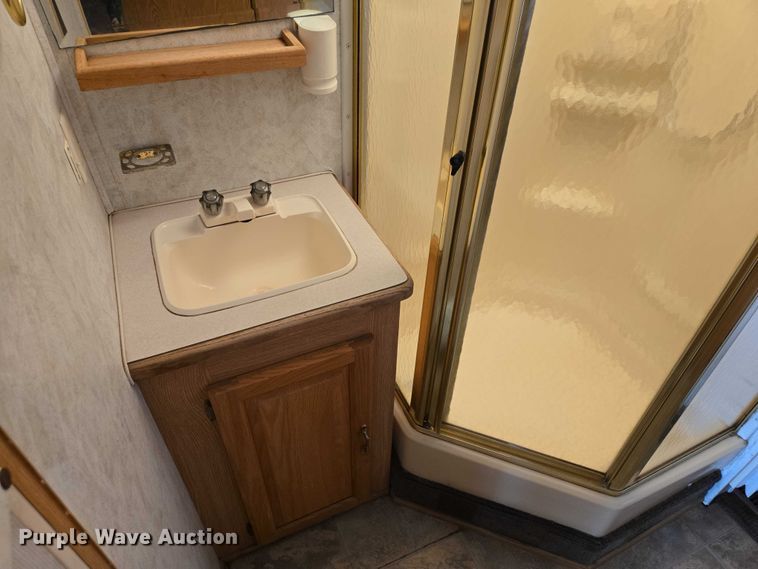 image for item EV5725 1999 Georgetown RV