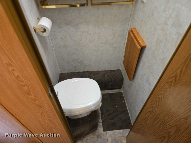 image for item EV5725 1999 Georgetown RV