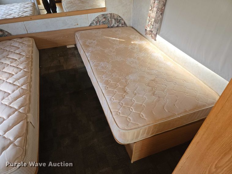 image for item EV5725 1999 Georgetown RV