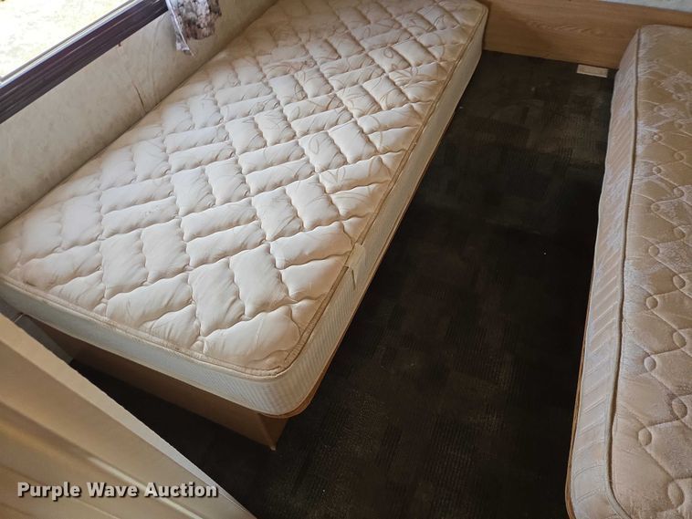 image for item EV5725 1999 Georgetown RV