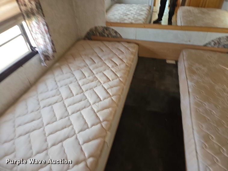 image for item EV5725 1999 Georgetown RV