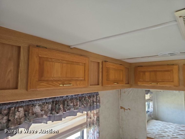 image for item EV5725 1999 Georgetown RV