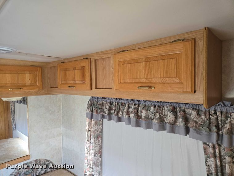 image for item EV5725 1999 Georgetown RV