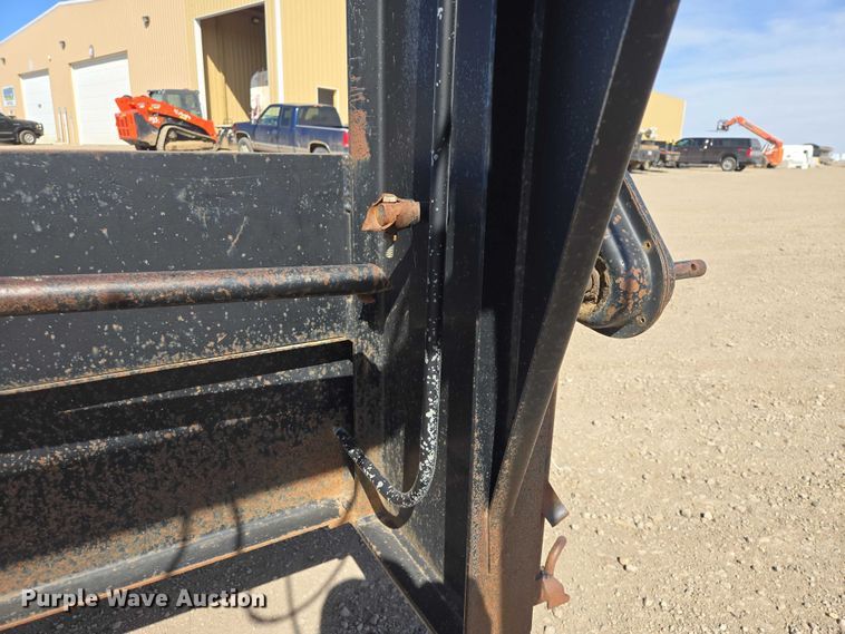 image for item EV5747 2000 Dressen Custom Trailer flatbed trailer