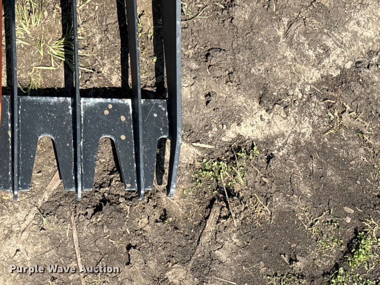 image for item EV7549 Pabreak skid steer grapple bucket