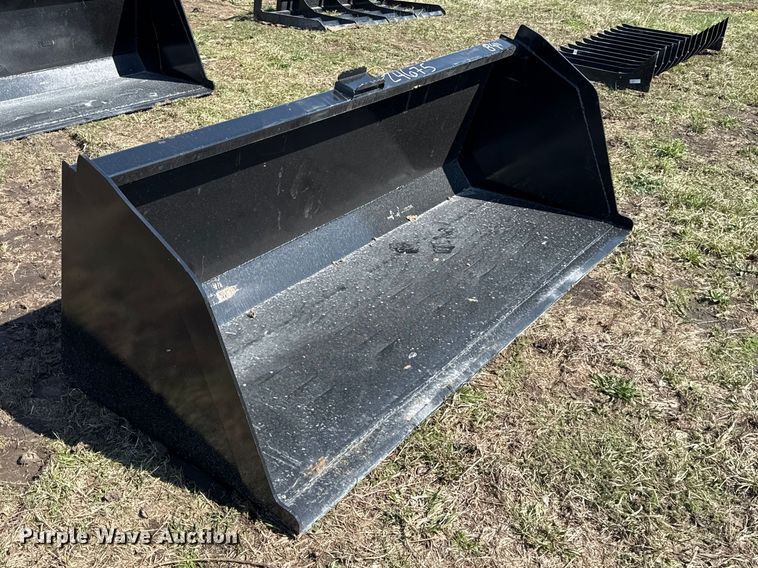 image for item EV7561 Skid steer bucket