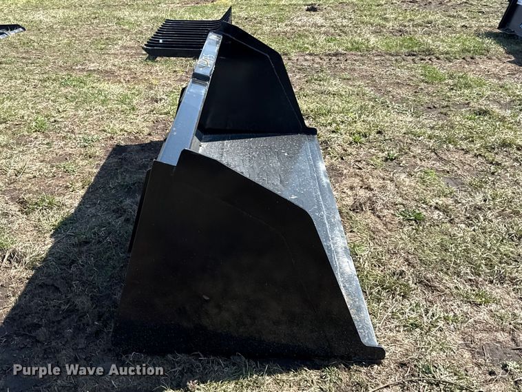 image for item EV7561 Skid steer bucket