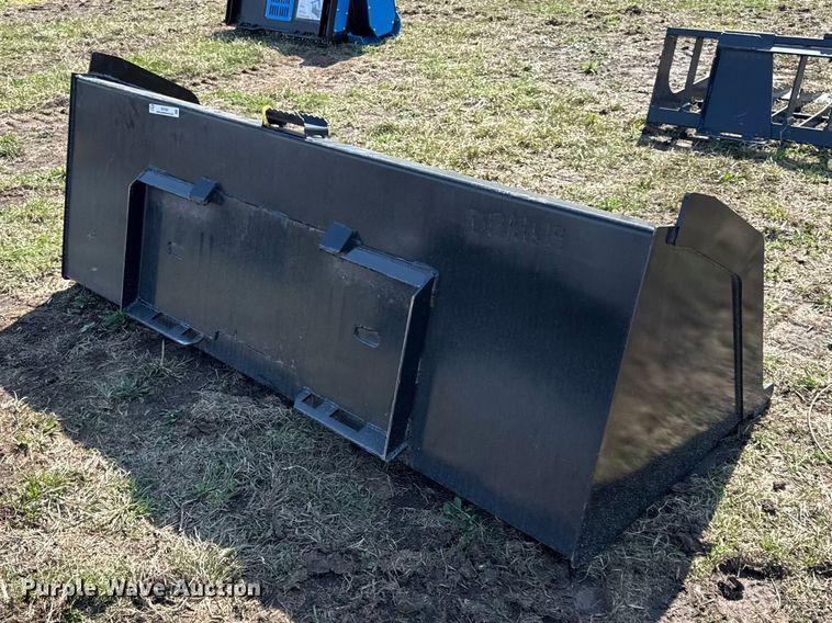image for item EV7561 Skid steer bucket