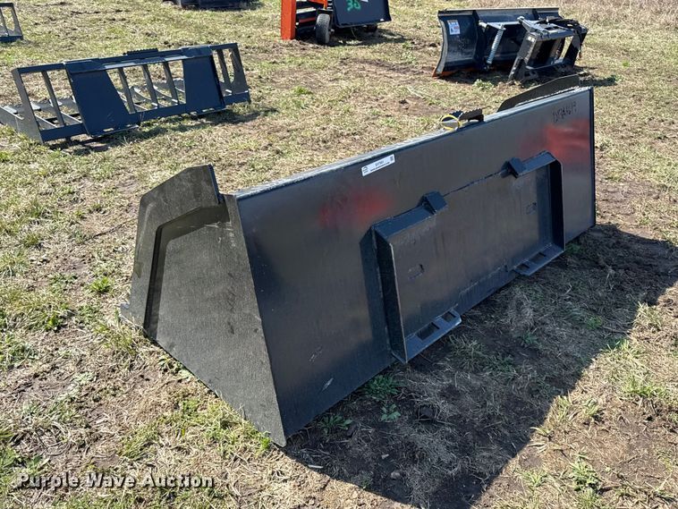 image for item EV7561 Skid steer bucket