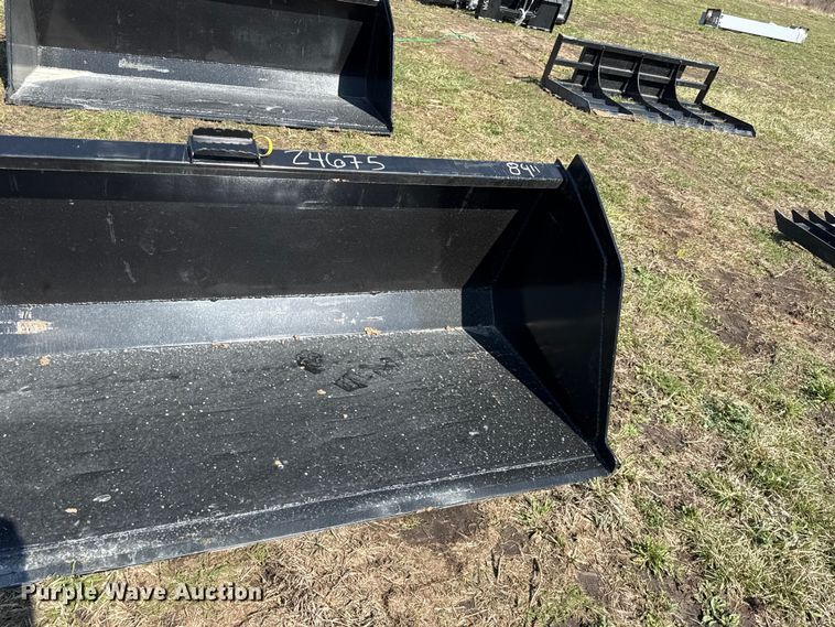 image for item EV7561 Skid steer bucket