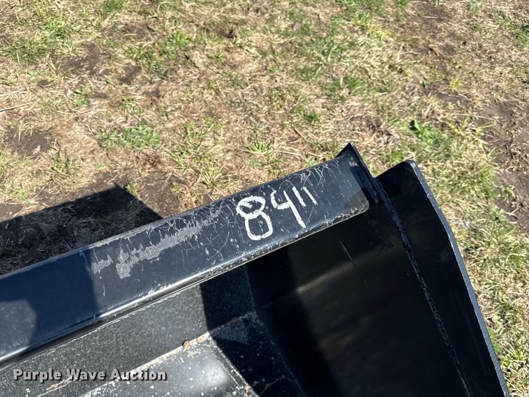 image for item EV7561 Skid steer bucket