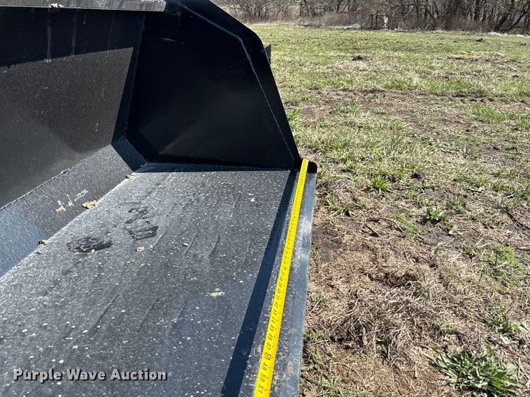 image for item EV7561 Skid steer bucket