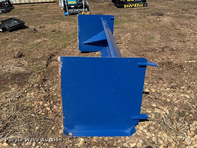 image for item EV7577 Skid steer snow pusher