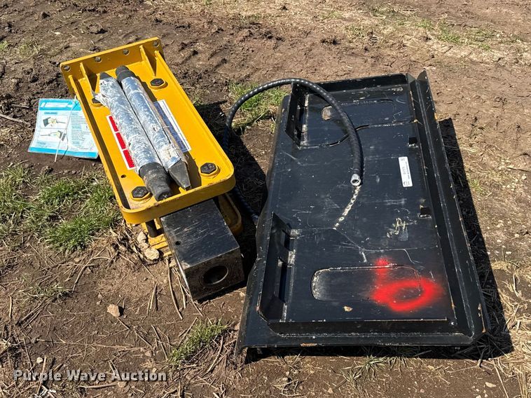 image for item EV7579 Skid steer breaker