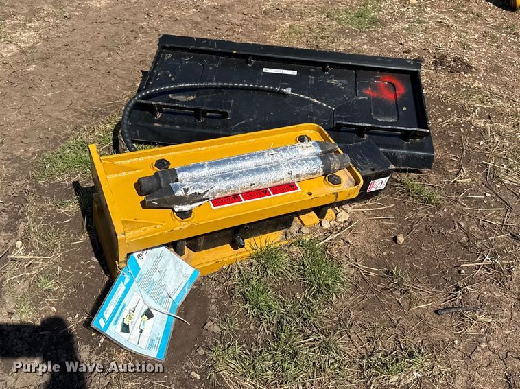 image for item EV7579 Skid steer breaker