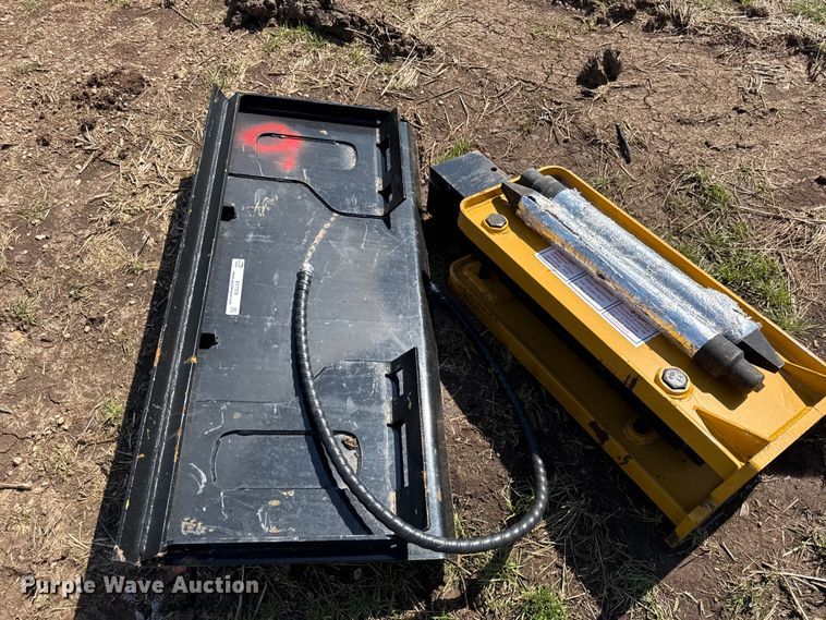 image for item EV7579 Skid steer breaker