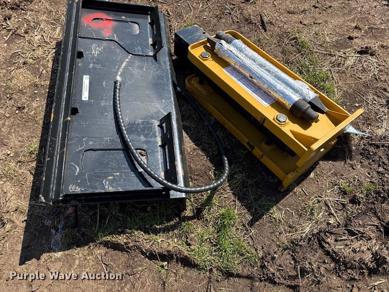 image for item EV7579 Skid steer breaker