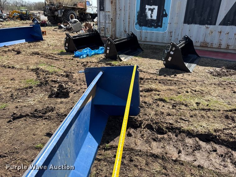 image for item EV7580 Skid steer snow pusher