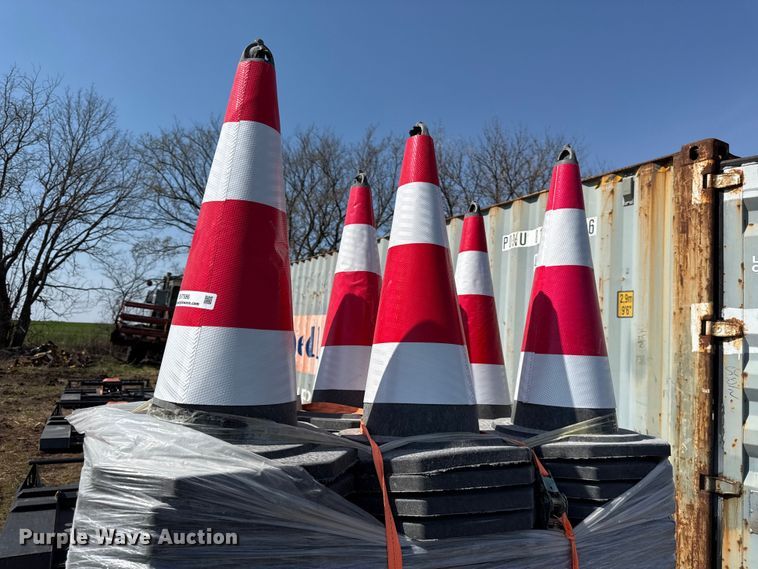 image for item EV7586 (250) traffic cones