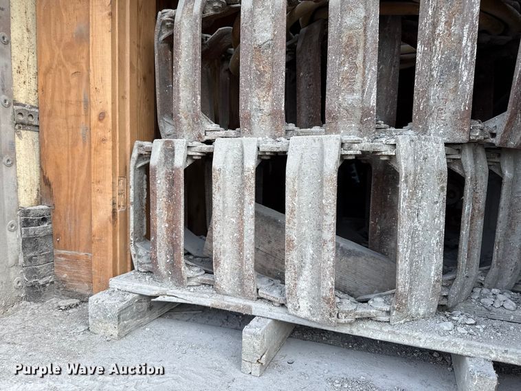 image for item EV7589 2008 Bobcat S175 skid steer loader