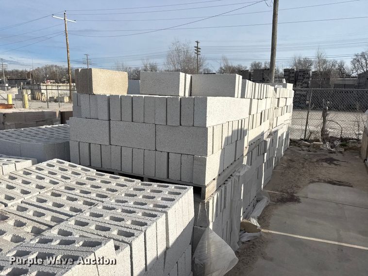 image for item EV7597 Concrete blocks
