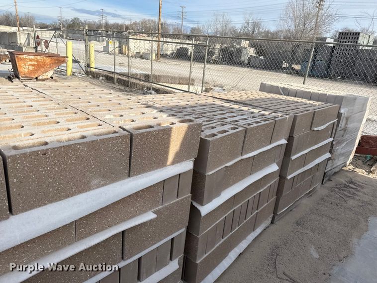 image for item EV7598 Concrete blocks