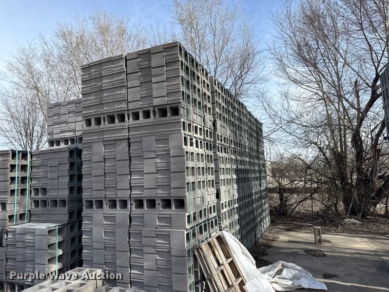 image for item EV7600 Concrete blocks