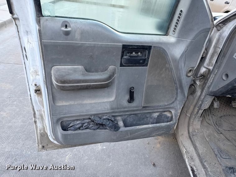 image for item EV7606 2005 Ford F150 pickup truck