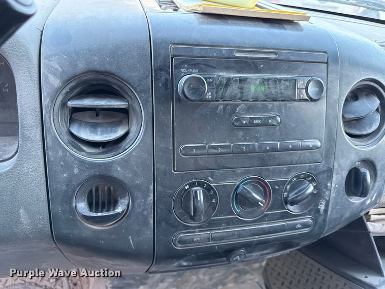 image for item EV7606 2005 Ford F150 pickup truck