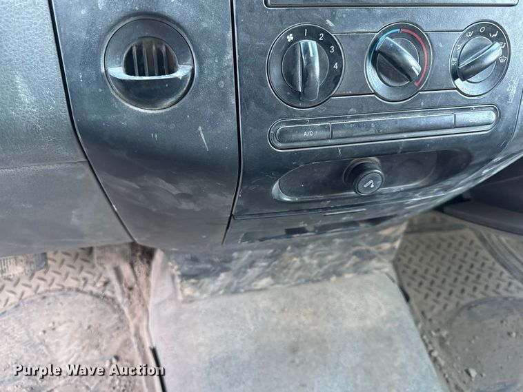 image for item EV7606 2005 Ford F150 pickup truck