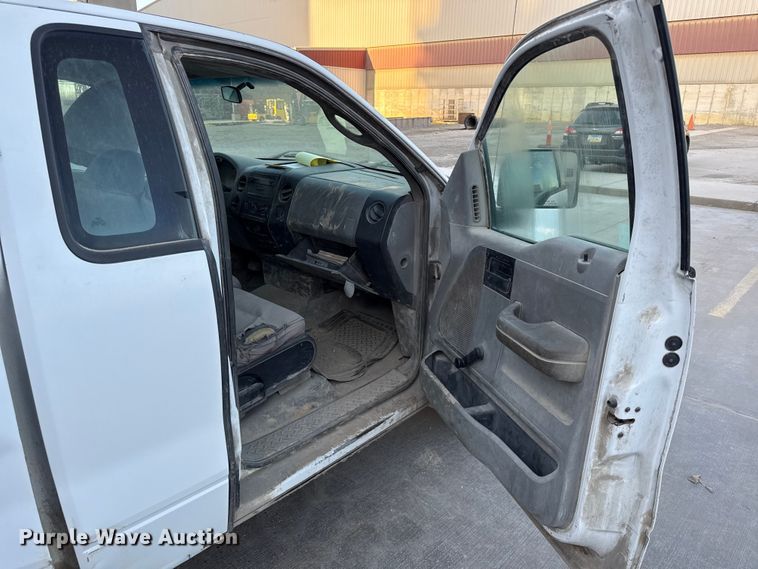 image for item EV7606 2005 Ford F150 pickup truck