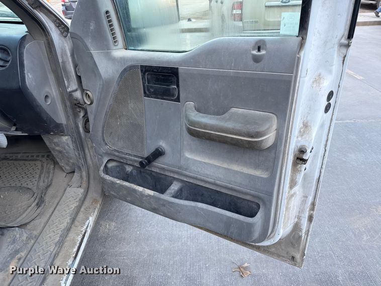 image for item EV7606 2005 Ford F150 pickup truck