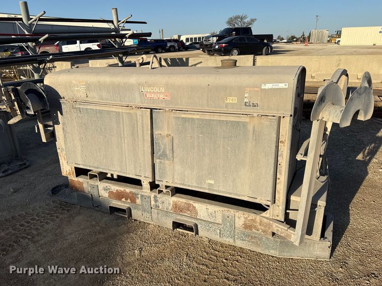 image for item EV7610 Lincoln SAM-400 welder