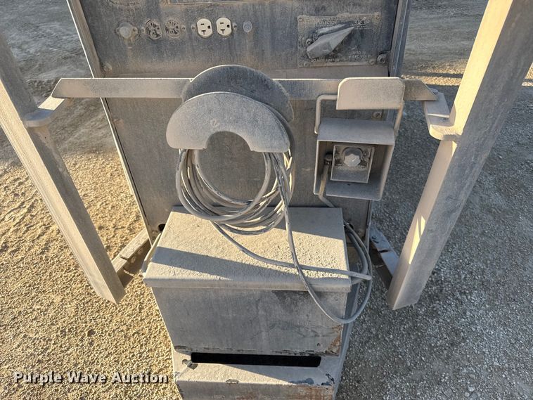 image for item EV7610 Lincoln SAM-400 welder