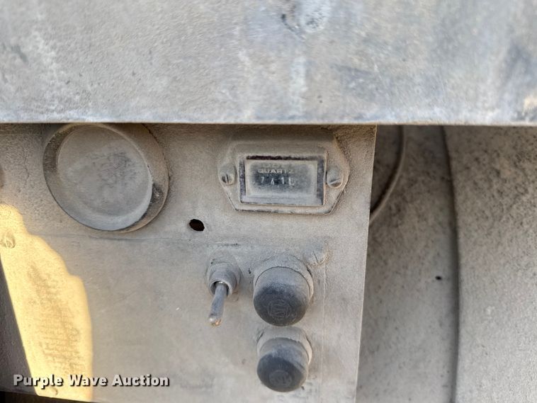 image for item EV7610 Lincoln SAM-400 welder