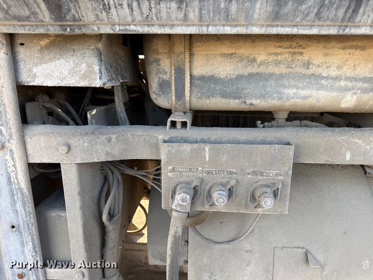 image for item EV7610 Lincoln SAM-400 welder