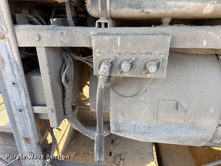 image for item EV7610 Lincoln SAM-400 welder