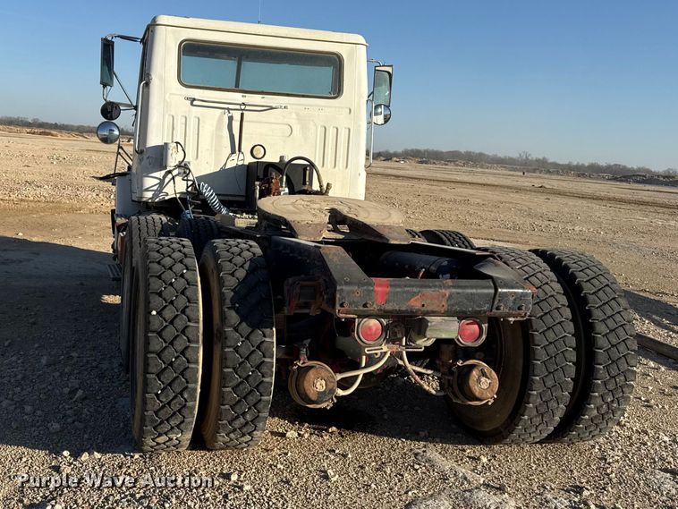 image for item EV7612 1991 White GMC semi truck