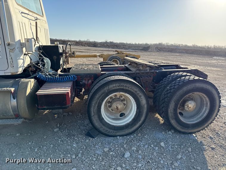 image for item EV7612 1991 White GMC semi truck