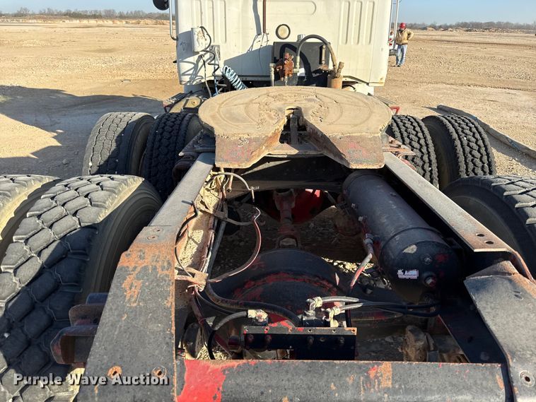 image for item EV7612 1991 White GMC semi truck