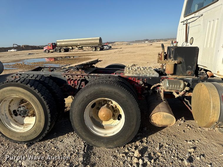 image for item EV7612 1991 White GMC semi truck