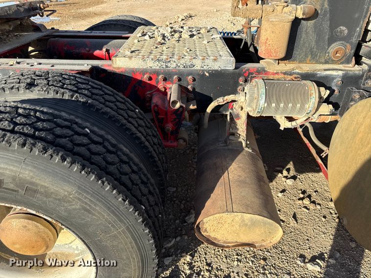 image for item EV7612 1991 White GMC semi truck