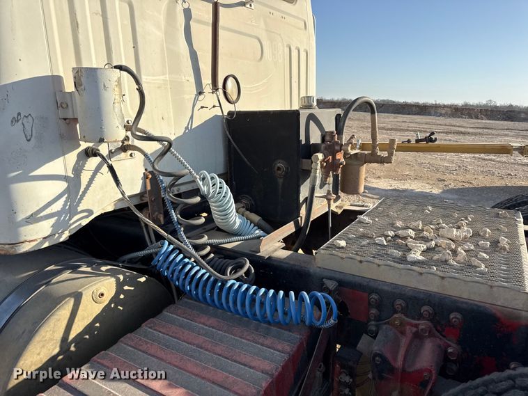 image for item EV7612 1991 White GMC semi truck