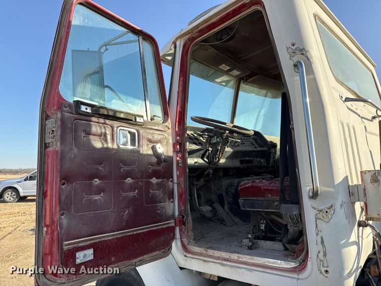 image for item EV7612 1991 White GMC semi truck