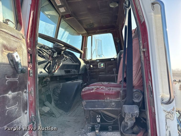 image for item EV7612 1991 White GMC semi truck